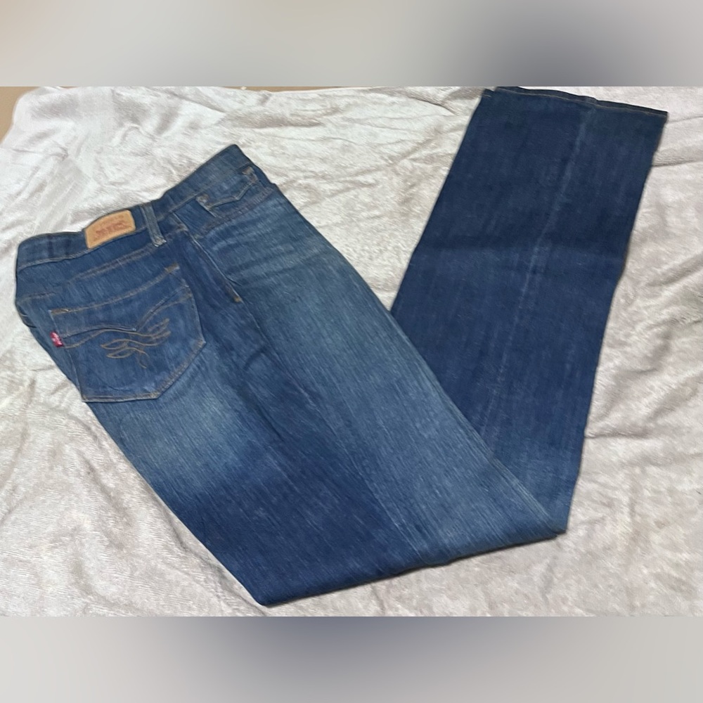 Levi perfect waist straight leg 525 jeans